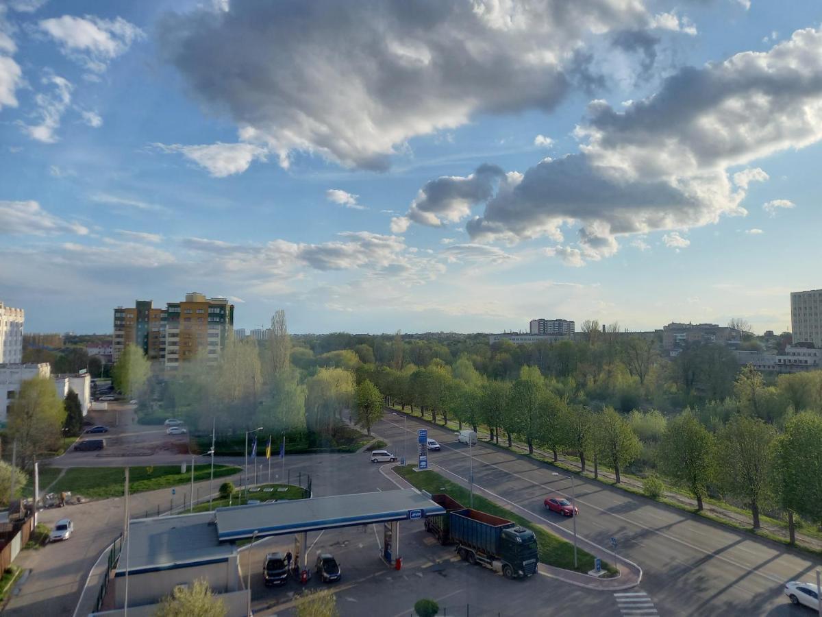 однокімнатна в центрі, на вулиці набережна,10 з парковкою